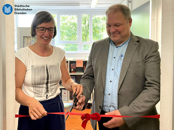 Eröffnung Schulbibliothek Gymnasium Gorbitz_Marit Kunis_Schulleitung_Mueller.jpg