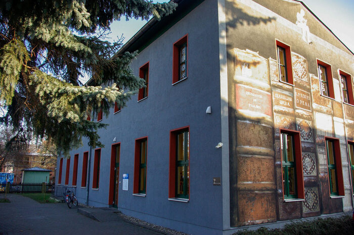 Außenansicht der Bibliothek Laubegast